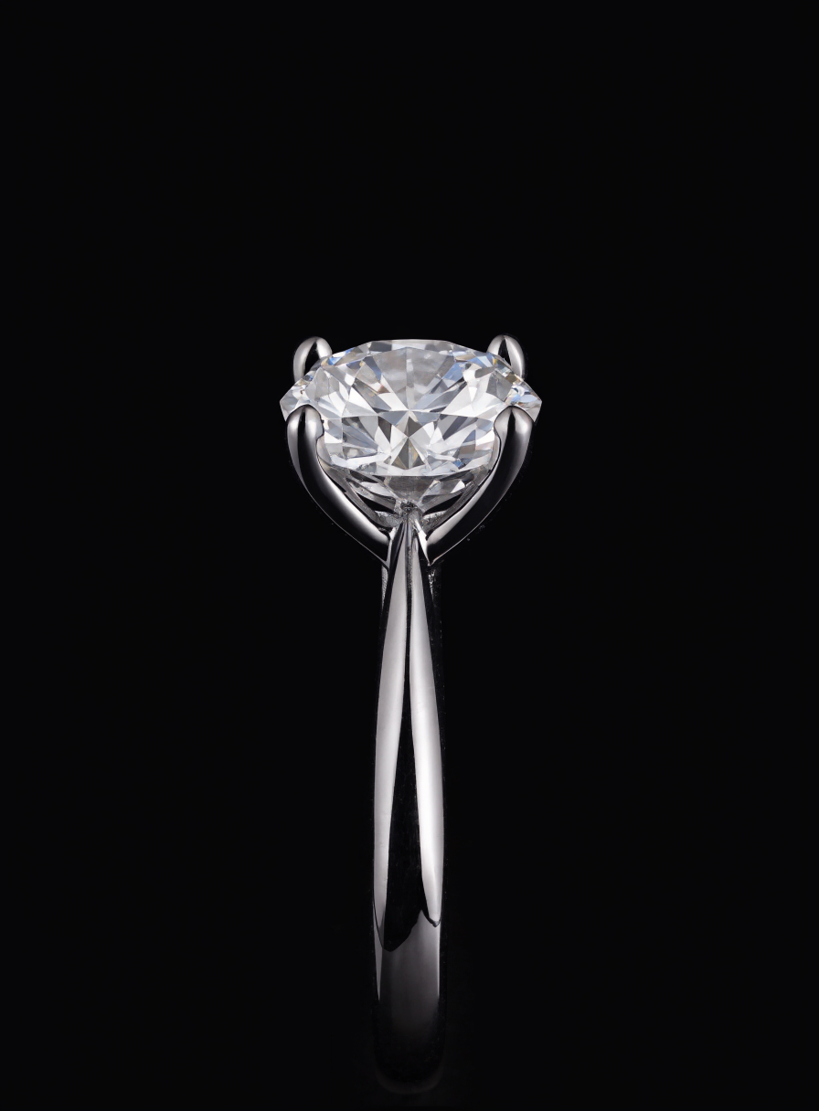 Lumière Solitaire Ring